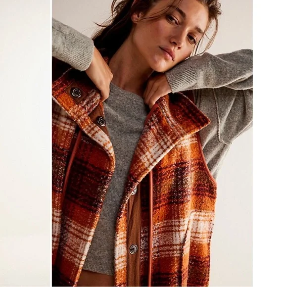 🆕 Free People Wrapped Up Blanket Vest- Topaz Combo - Picture 11 of 11